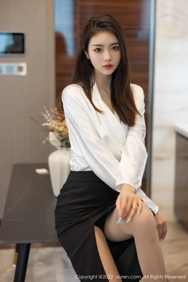 Vol. 04869 可乐Vicky（71P）（2/71）