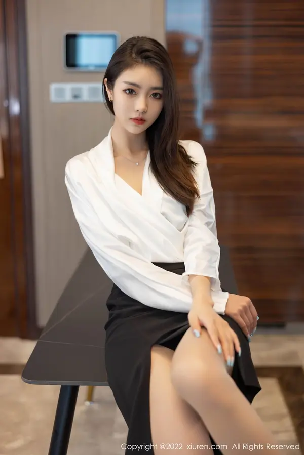 Vol. 04869 可乐Vicky（71P）（4/71）