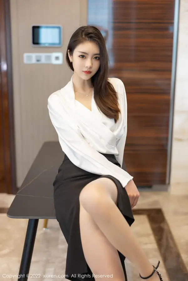 Vol. 04869 可乐Vicky（71P）（5/71）