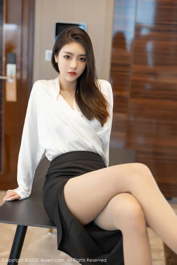 Vol. 04869 可乐Vicky（71P）（6/71）