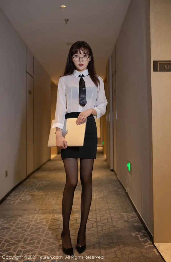 Vol. 03705 陆萱萱（84P） (2/84)