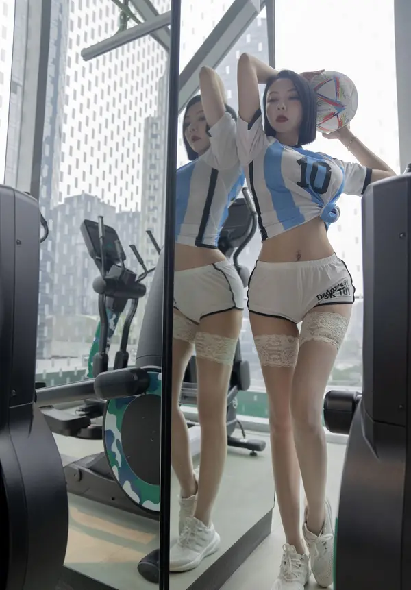 果儿Victoria《浴室足球》（28P） (6/28)