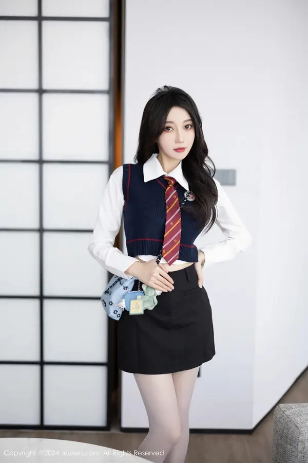 Vol. 08247 玥儿玥（83P） (3/83)