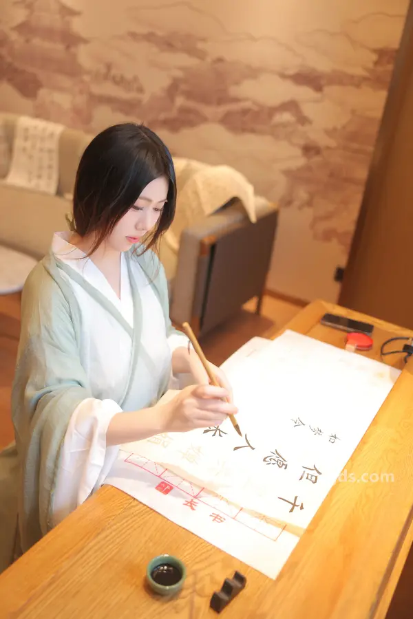 Vol. 8937 蛋蛋宝《私购流出》（83P + 4V） (2/83)