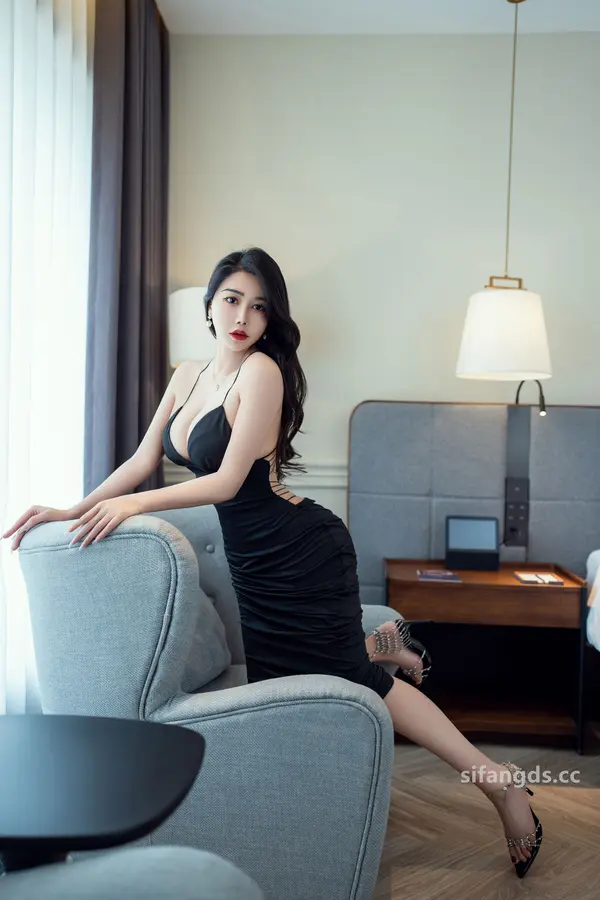 Vol. 0240 李若汐《私购流出》（84P + 4V） (5/84)