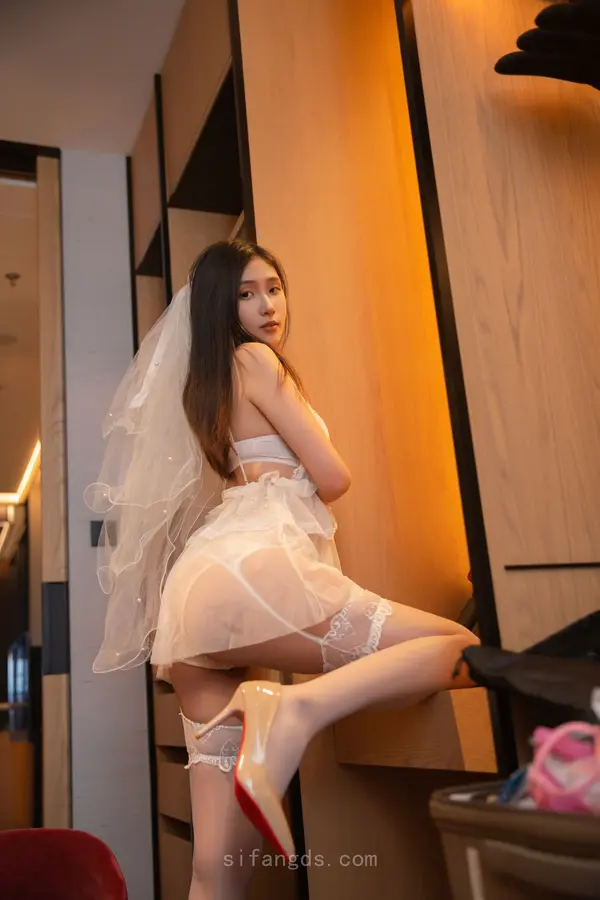 Vol. 09272 刘婷婷《私购流出》（80P + 3V） (3/80)